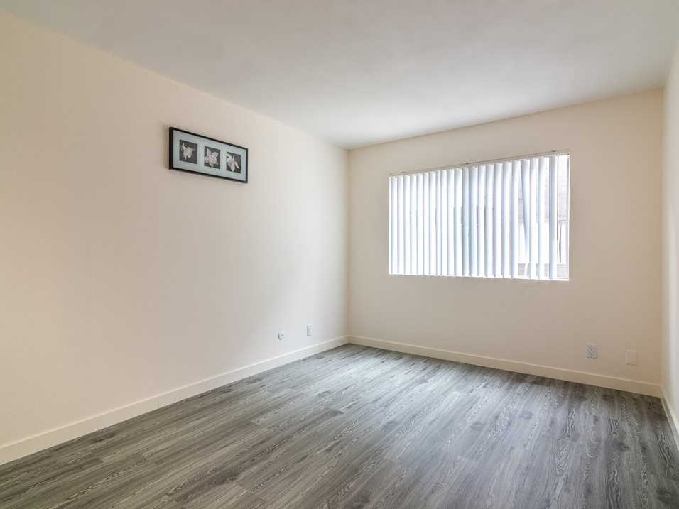 Photos and Video of 339 Ardmore in Los Angeles, CA